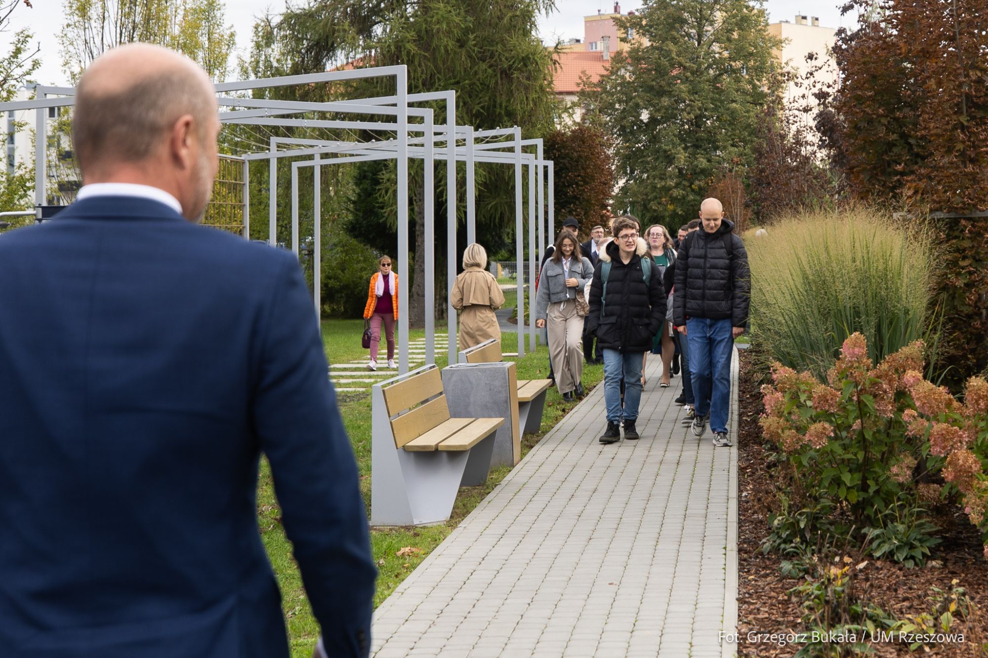 zdjęcie z uroczystego nadania imienia ogrodu kieszonkowego (Bielefeld) przy ul. Kurpiowskiej w Rzeszowie, fot. Grzegorz Bukała, Urząd Miasta Rzeszowa